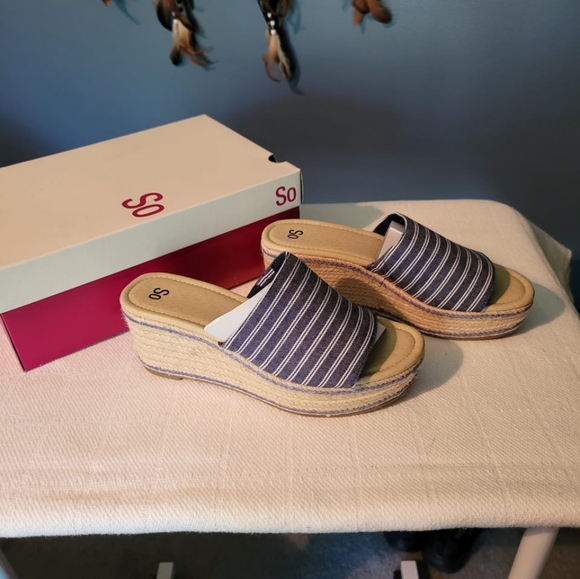 SO Slip on Sandals - New In Box - Picture 3 of 3
